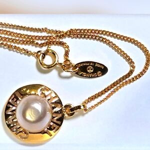 #51 AUTHENTIC Chanel Necklace Circle GP Plated Fake Pearl Gold